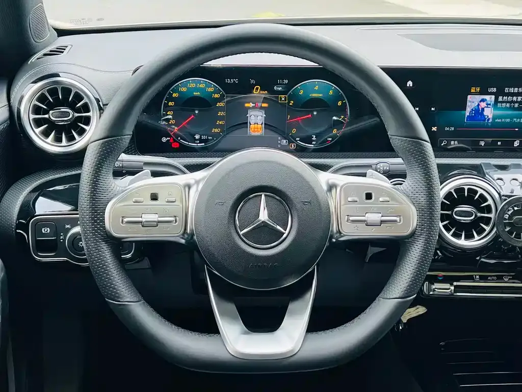 Mercedes-Benz A-Class — фото 8