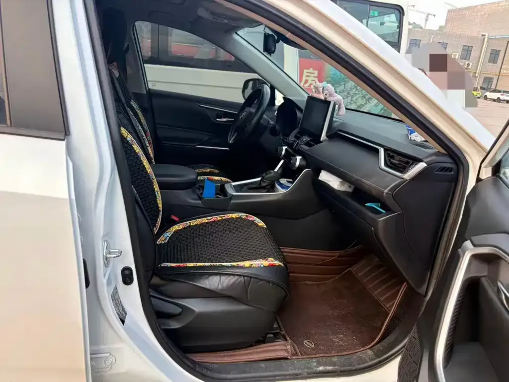 Toyota RAV4 — фото 10