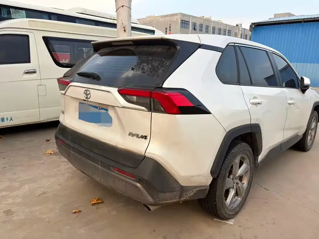 Toyota RAV4 — фото 3