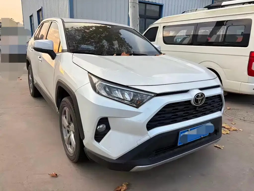 Toyota RAV4 — фото 5
