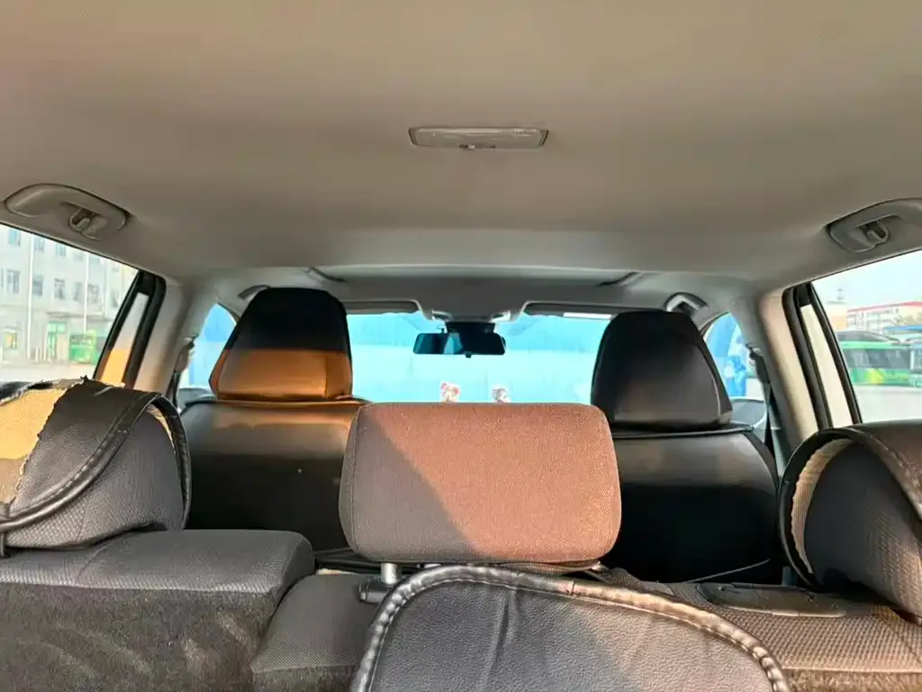 Toyota RAV4 — фото 8