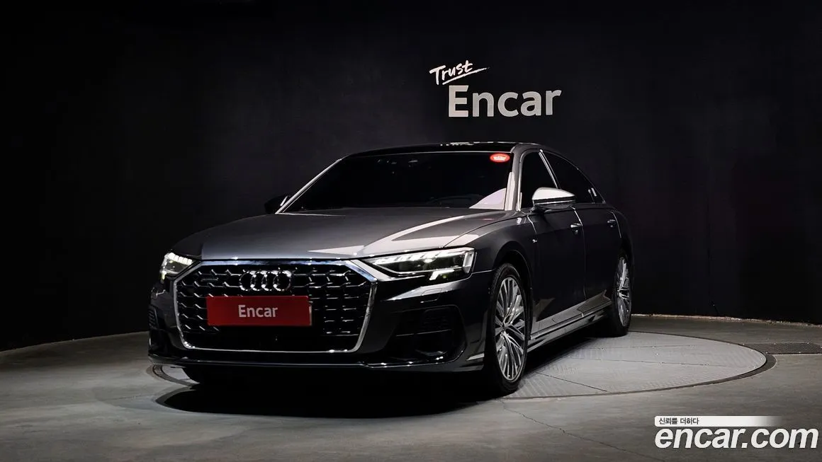 Audi A8 — фото 1
