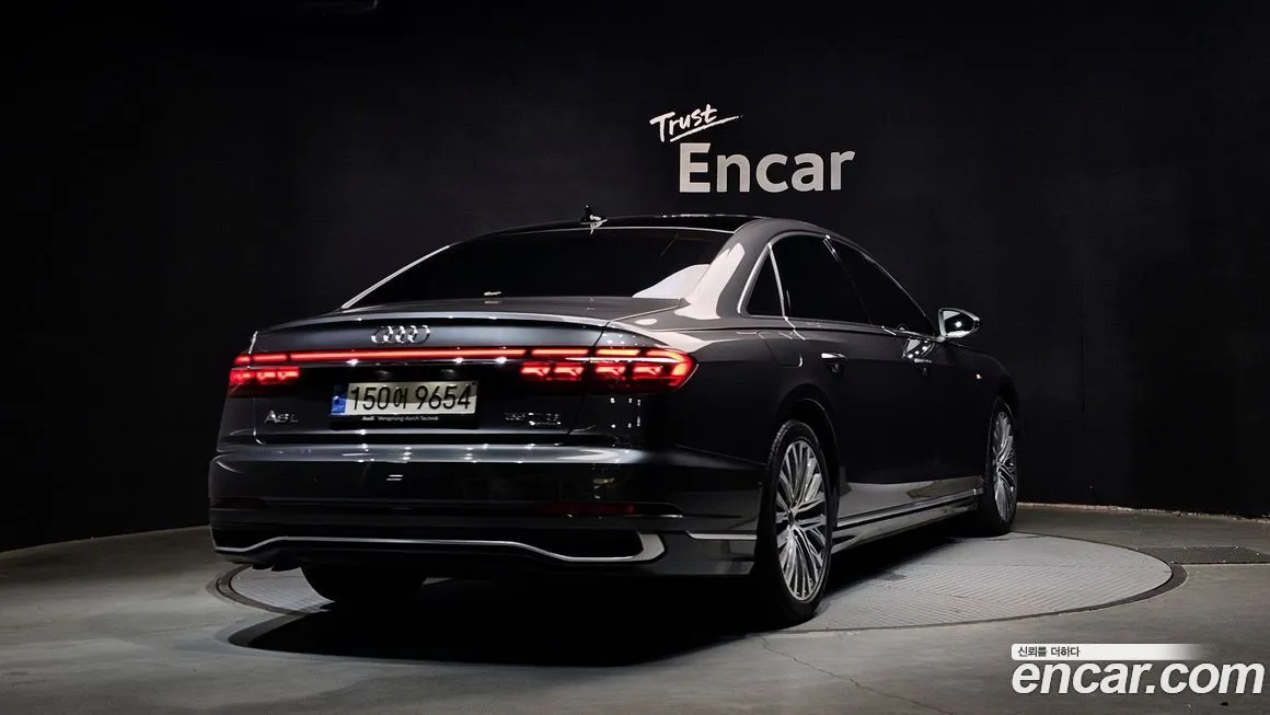 Audi A8 — фото 2