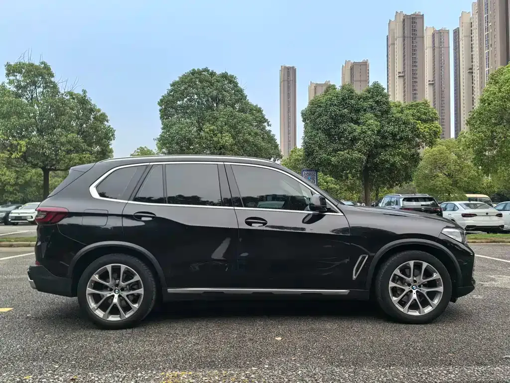 BMW X5 (Import) — фото 3