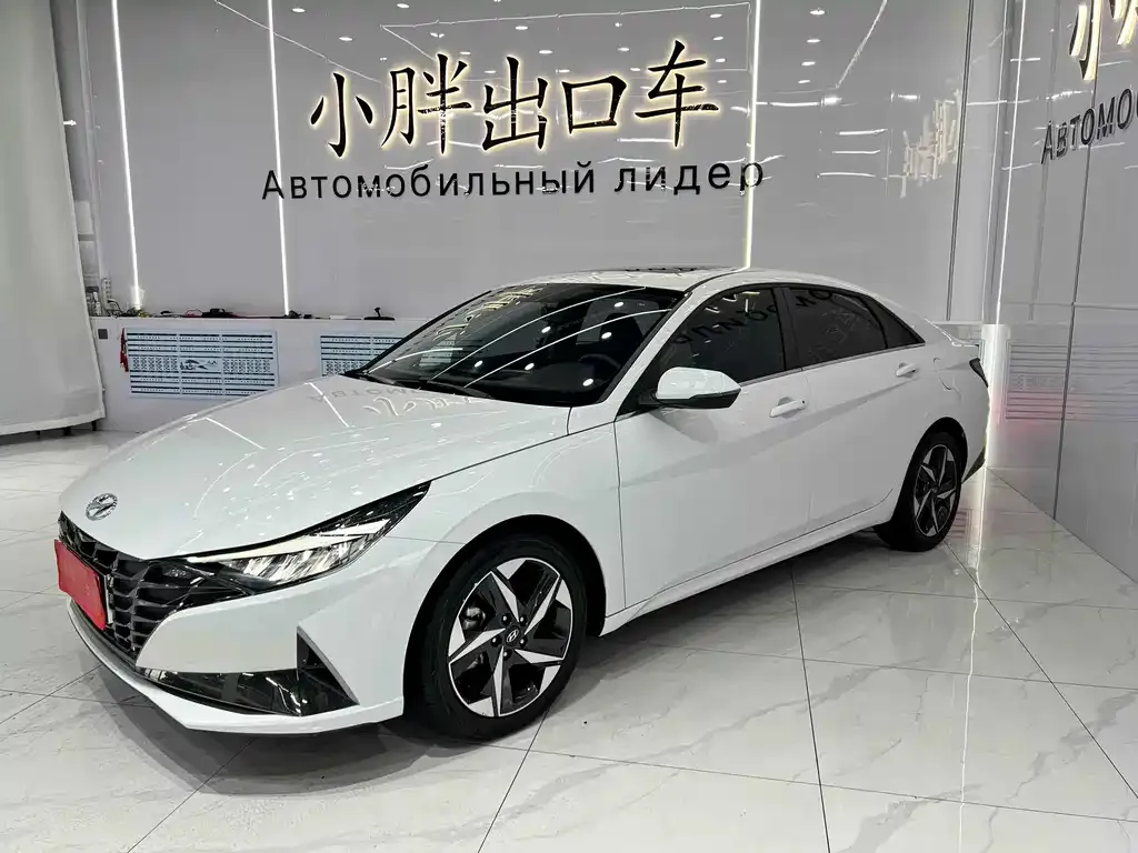 Hyundai Elantra — фото 1