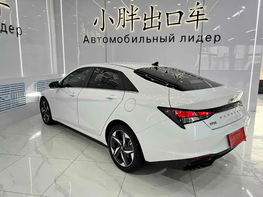 Hyundai Elantra — фото 2