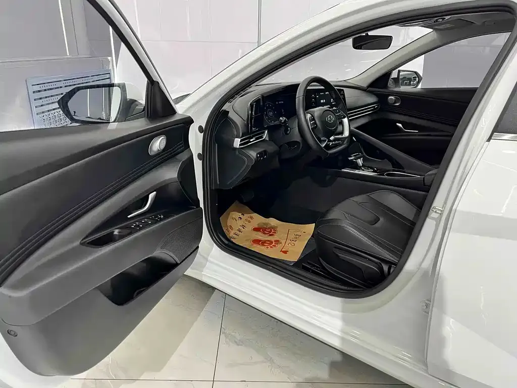 Hyundai Elantra — фото 8