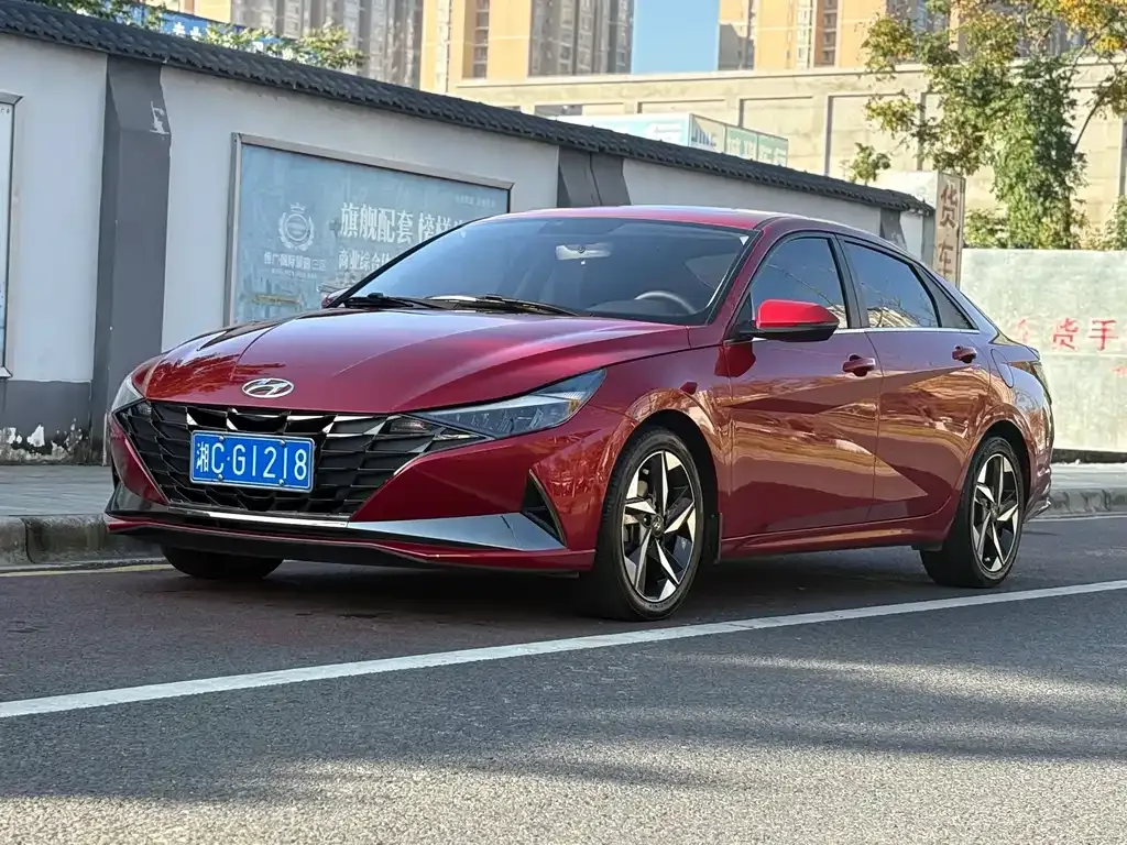 Hyundai Elantra — фото 1