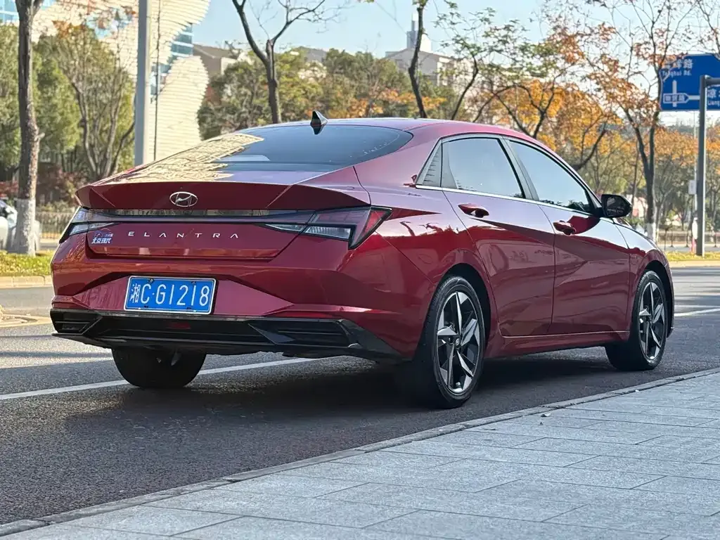 Hyundai Elantra — фото 4