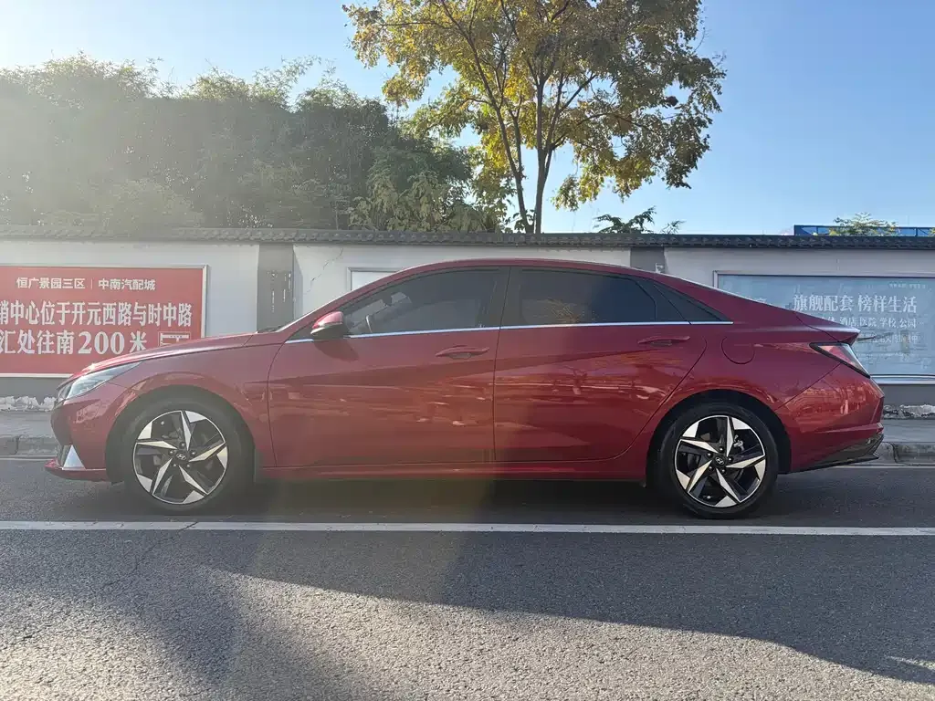 Hyundai Elantra — фото 7