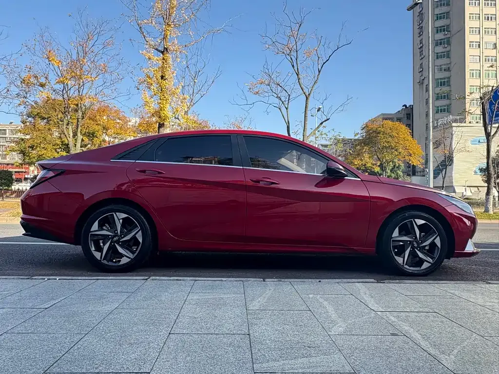 Hyundai Elantra — фото 8