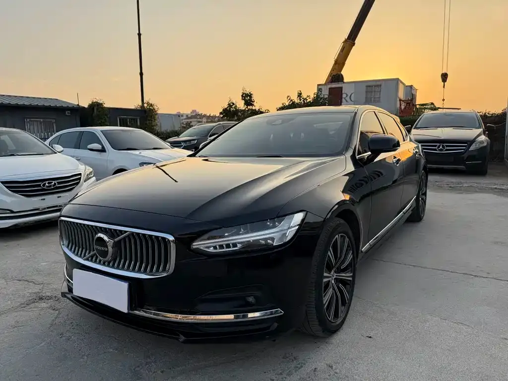 Volvo S90 — фото 1