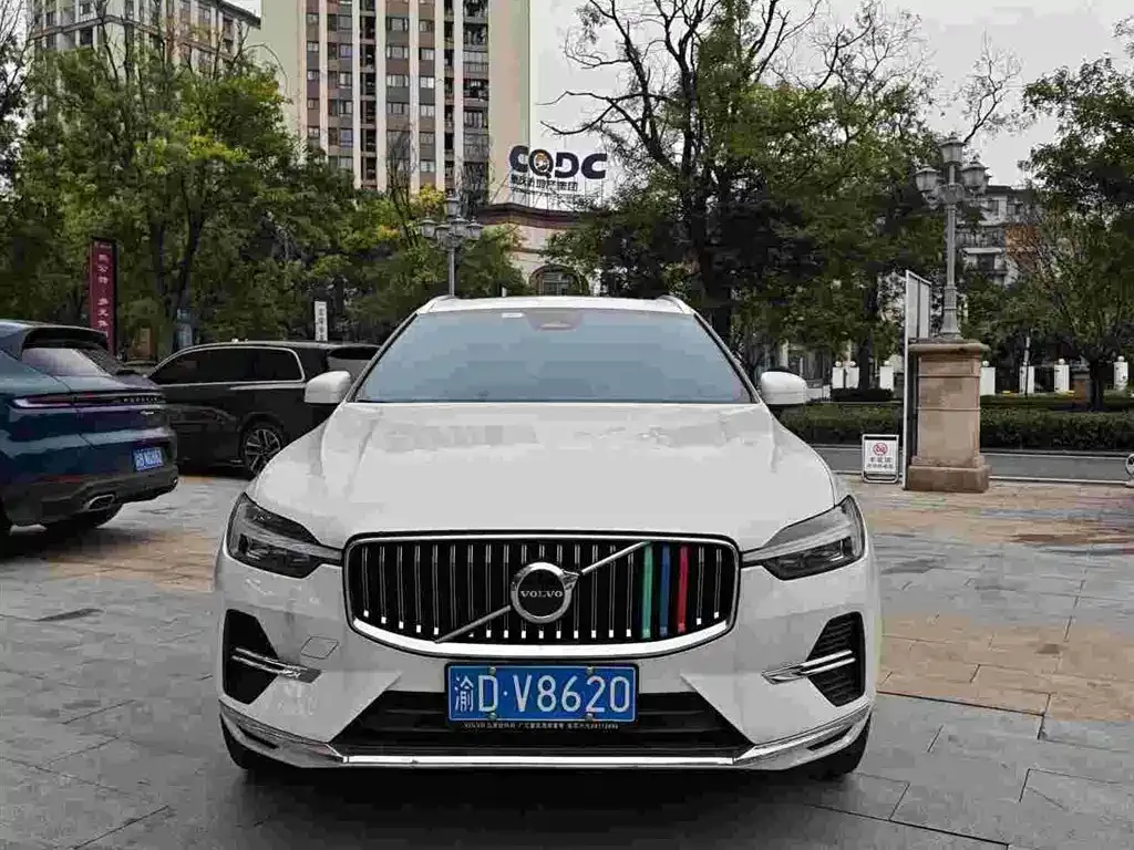 Volvo XC60 — фото 1