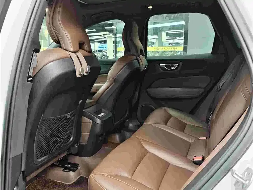 Volvo XC60 — фото 4