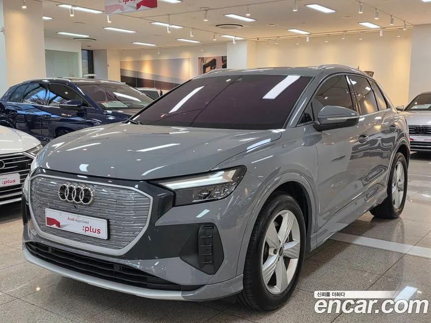 Audi Q4 e-tron — фото 1
