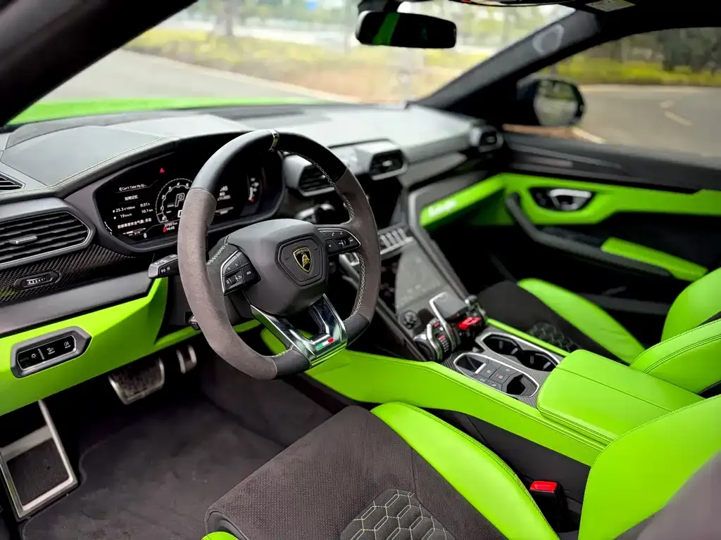 Lamborghini Urus — фото 10