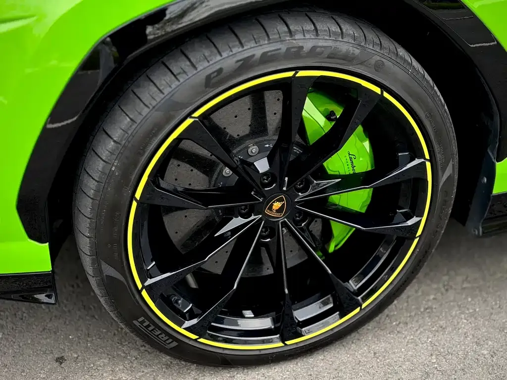 Lamborghini Urus — фото 9