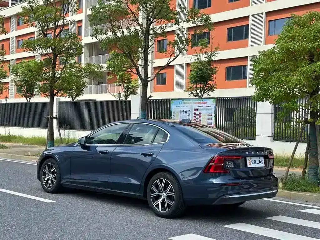 Volvo S60 — фото 4