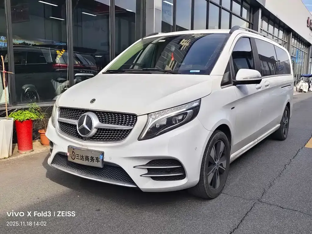Mercedes-Benz V-Class — фото 1