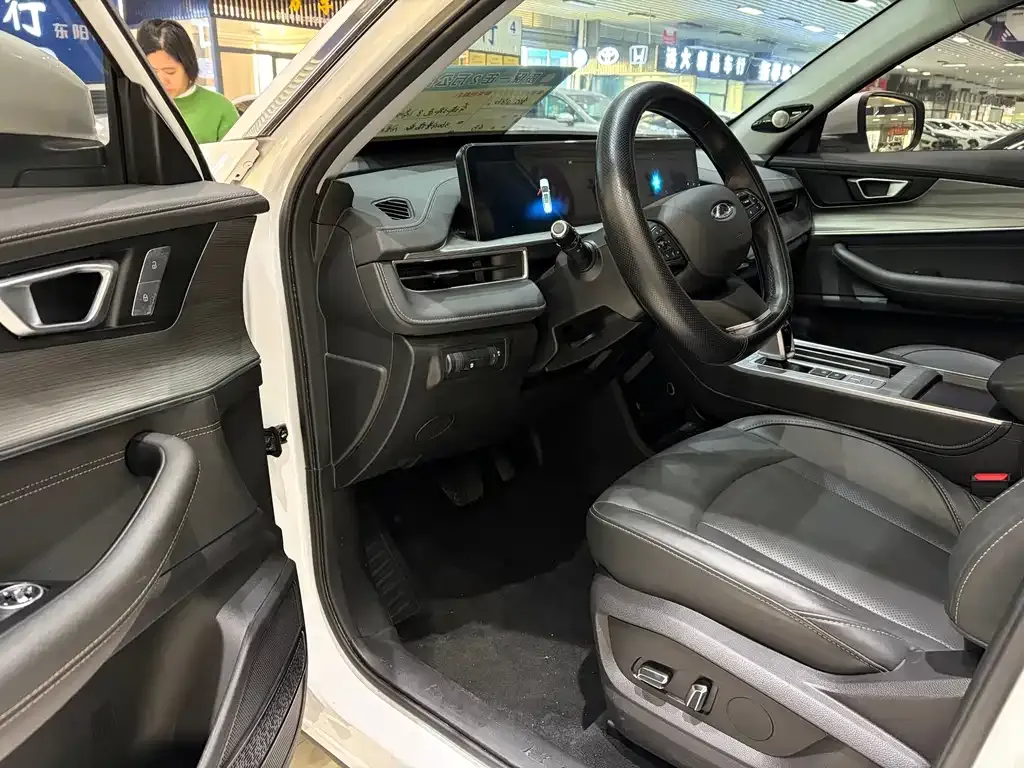 Chery Tiggo 8 — фото 3