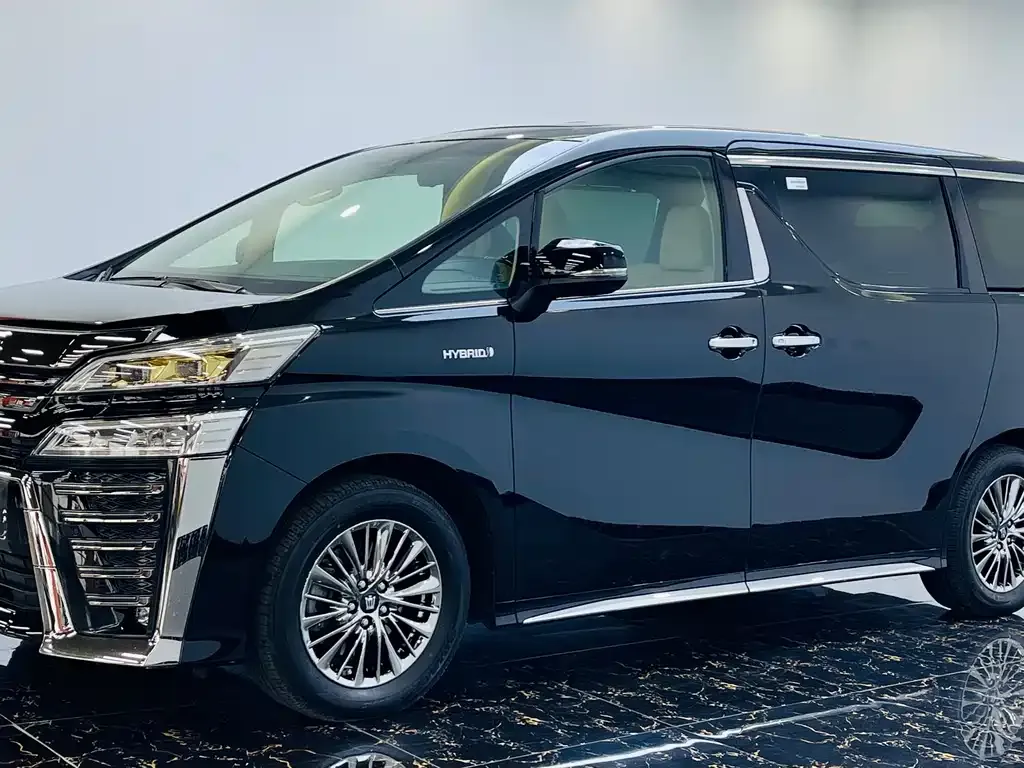 Toyota Vellfire — фото 1