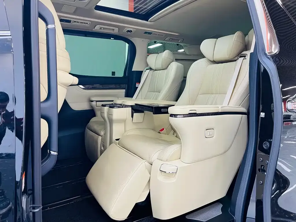 Toyota Vellfire — фото 10