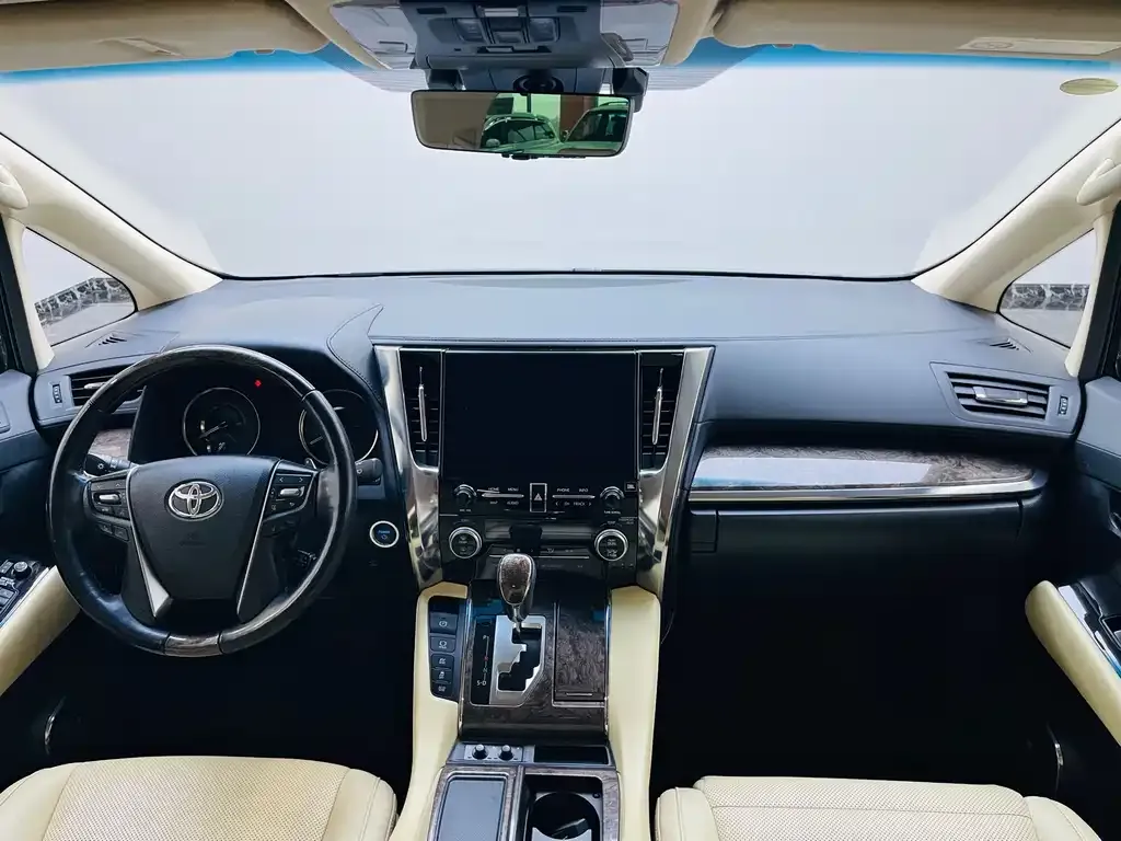 Toyota Vellfire — фото 8
