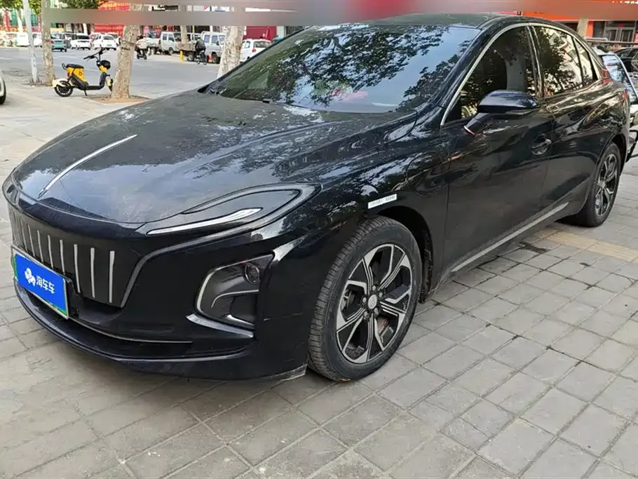 Hongqi E-QM5 — фото 1