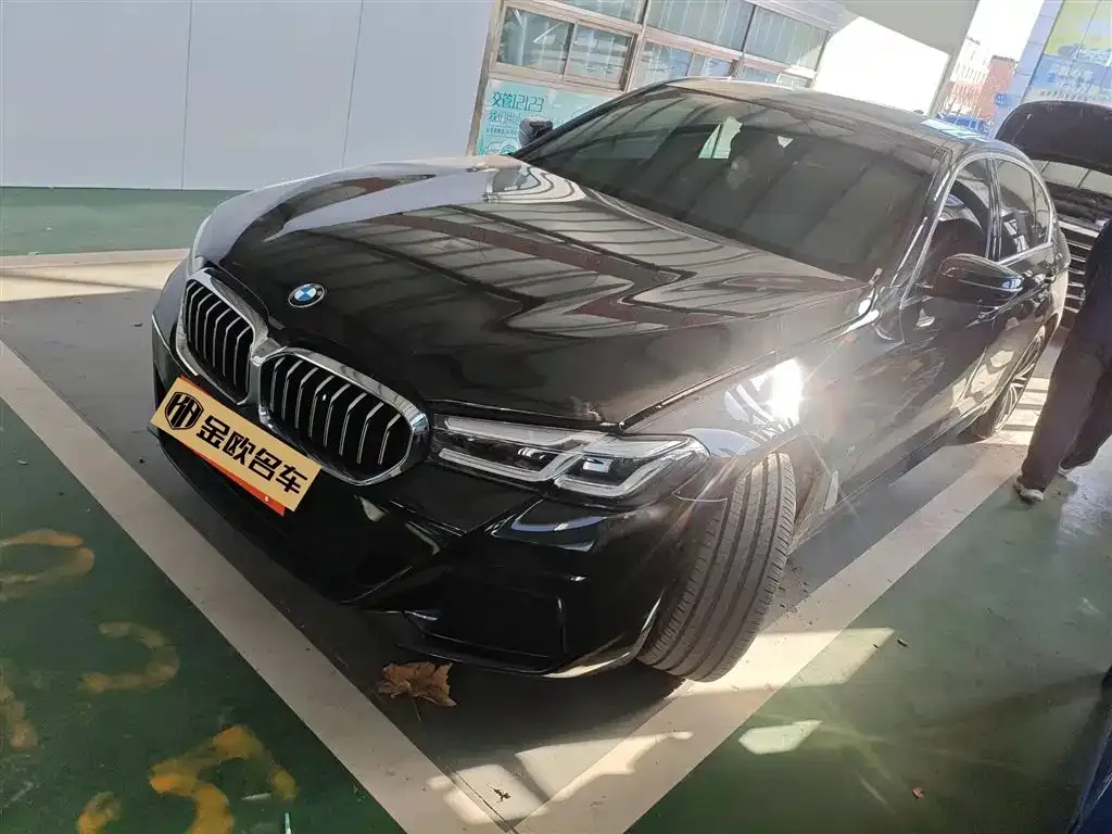 BMW 5 Series — фото 1