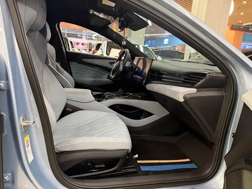 BYD Seal — фото 10