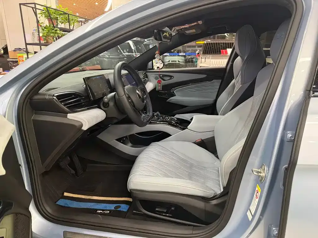BYD Seal — фото 8
