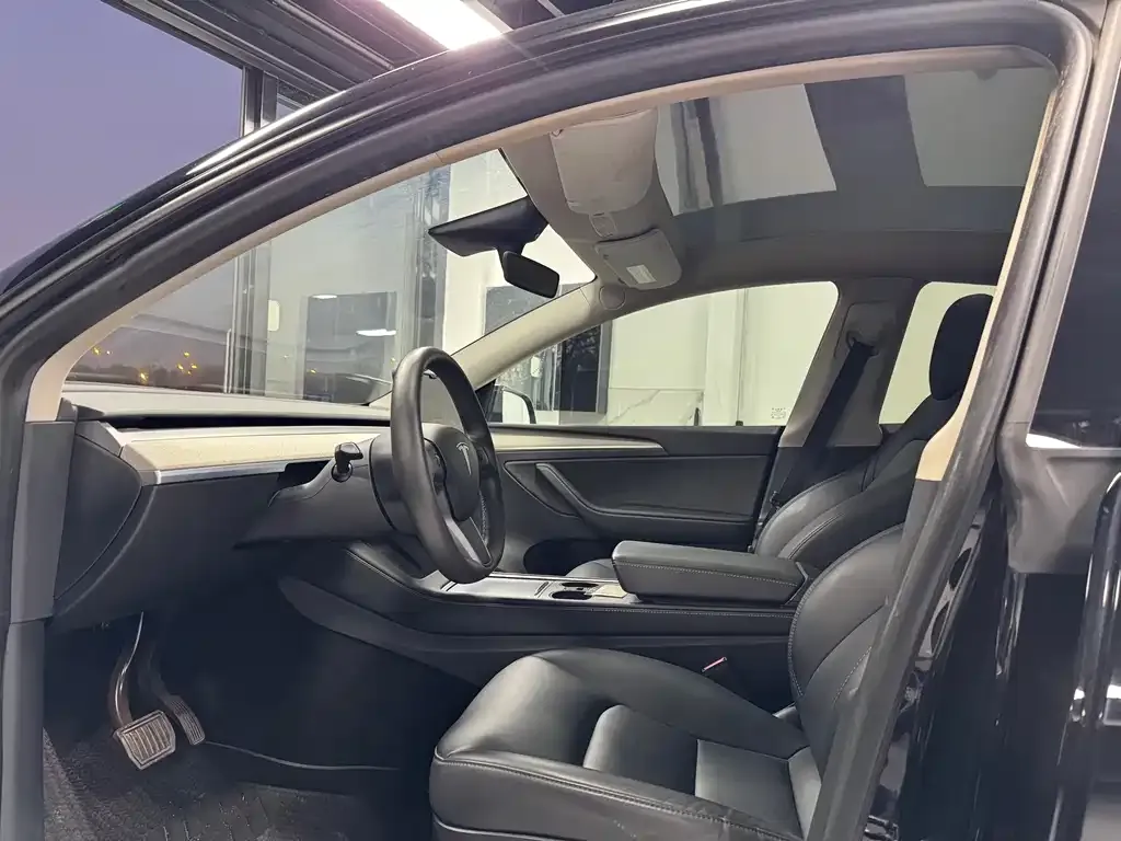 Tesla Model Y — фото 4