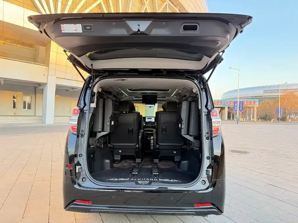 Toyota Vellfire — фото 10