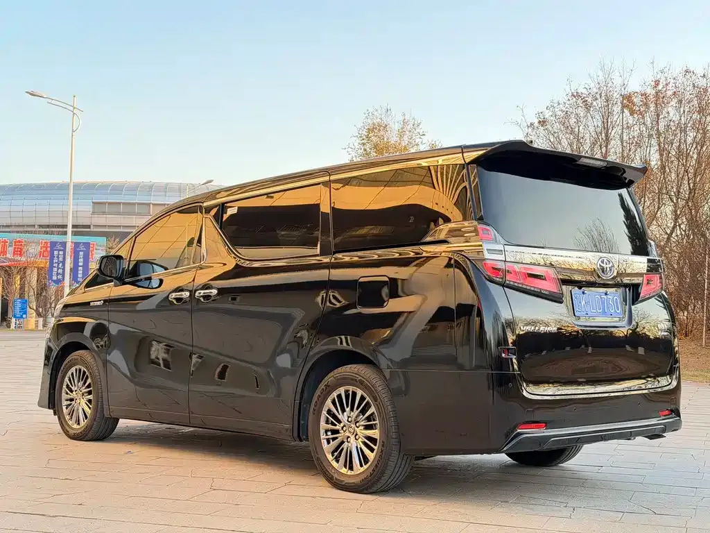 Toyota Vellfire — фото 3