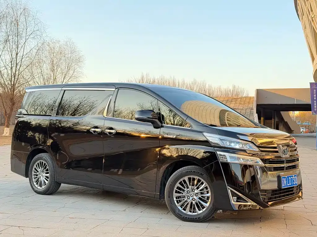 Toyota Vellfire — фото 5