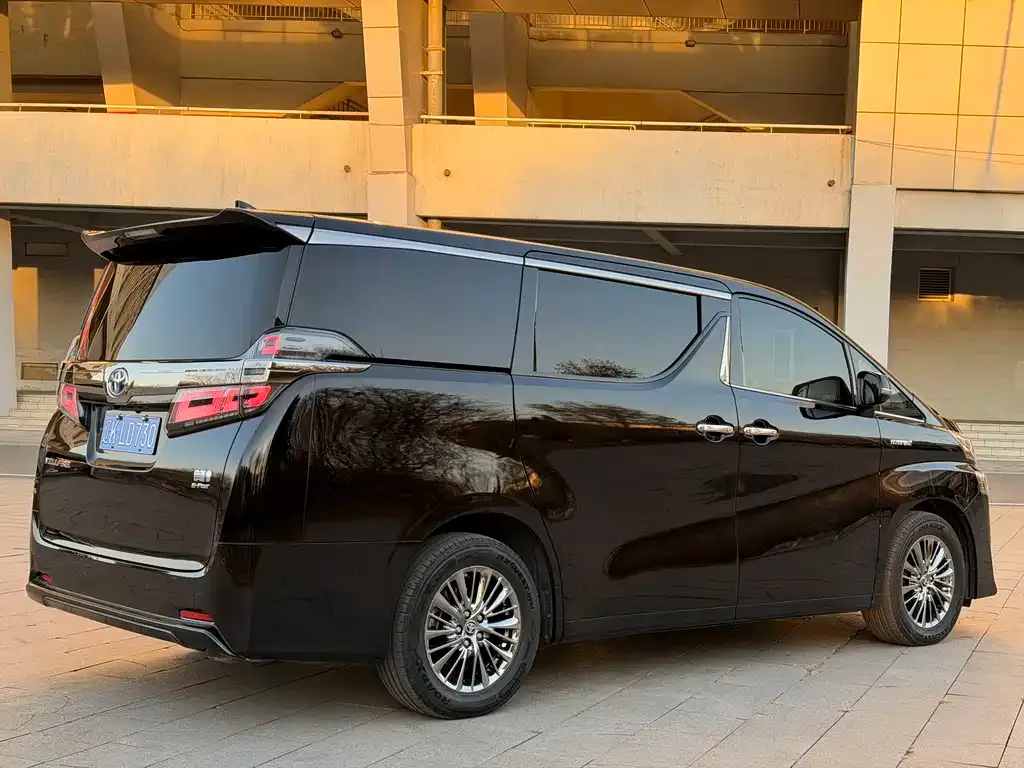Toyota Vellfire — фото 6
