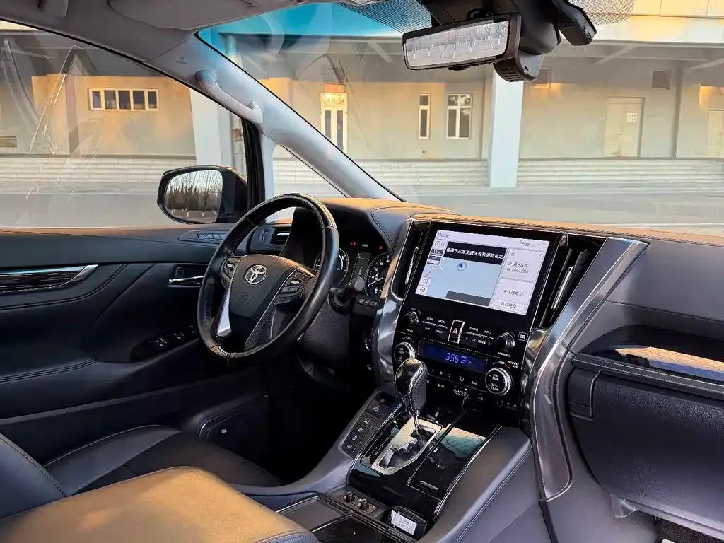 Toyota Vellfire — фото 7
