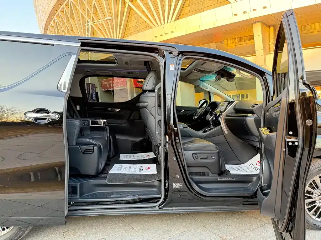 Toyota Vellfire — фото 8