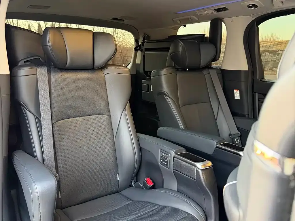 Toyota Vellfire — фото 9