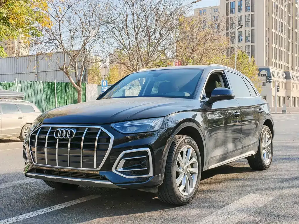 Audi Q5L — фото 1