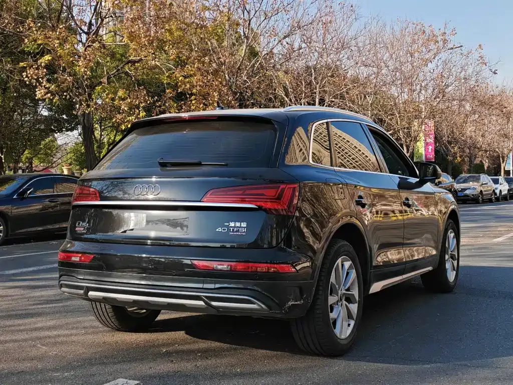 Audi Q5L — фото 10