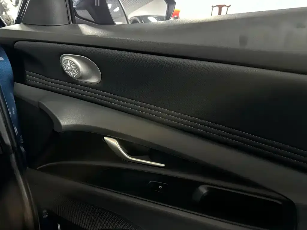 Hyundai Elantra — фото 10