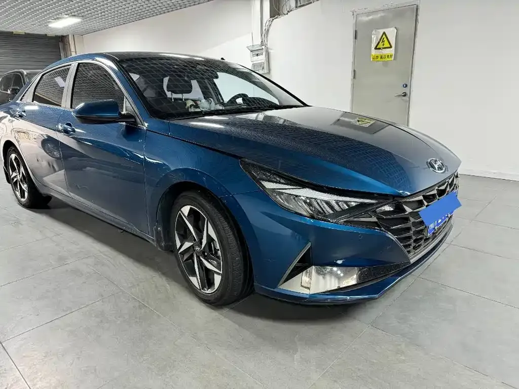 Hyundai Elantra — фото 2