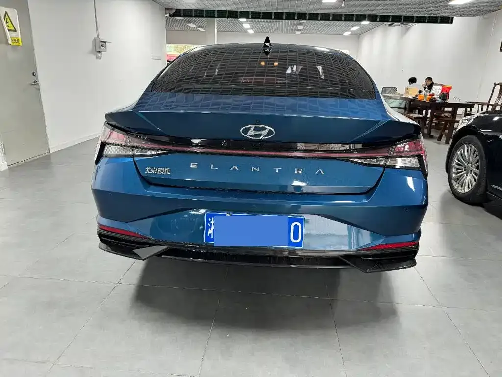 Hyundai Elantra — фото 3