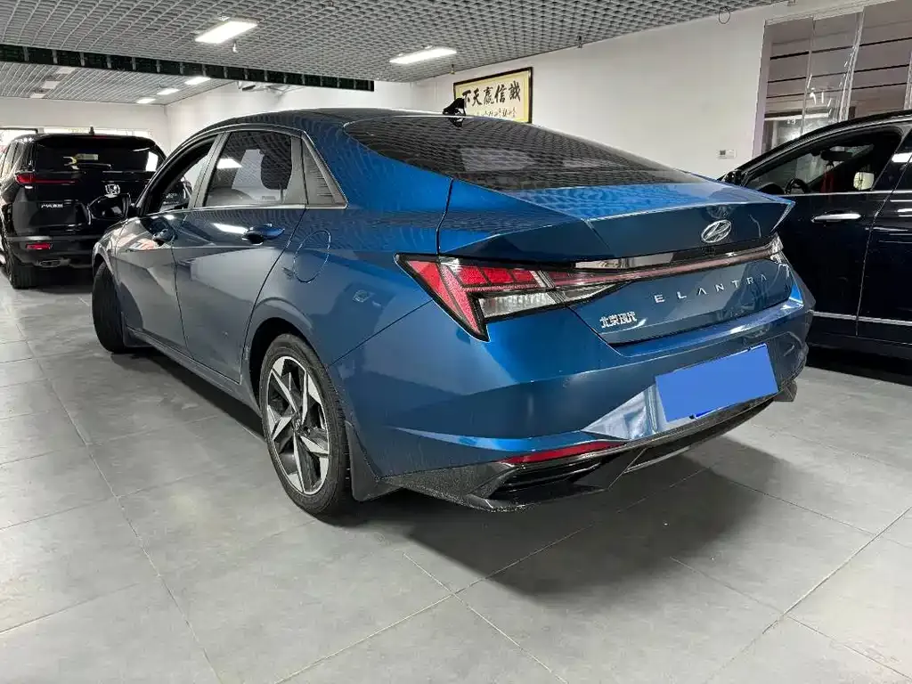 Hyundai Elantra — фото 4