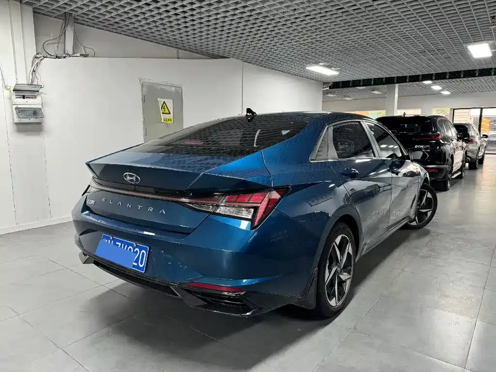Hyundai Elantra — фото 5