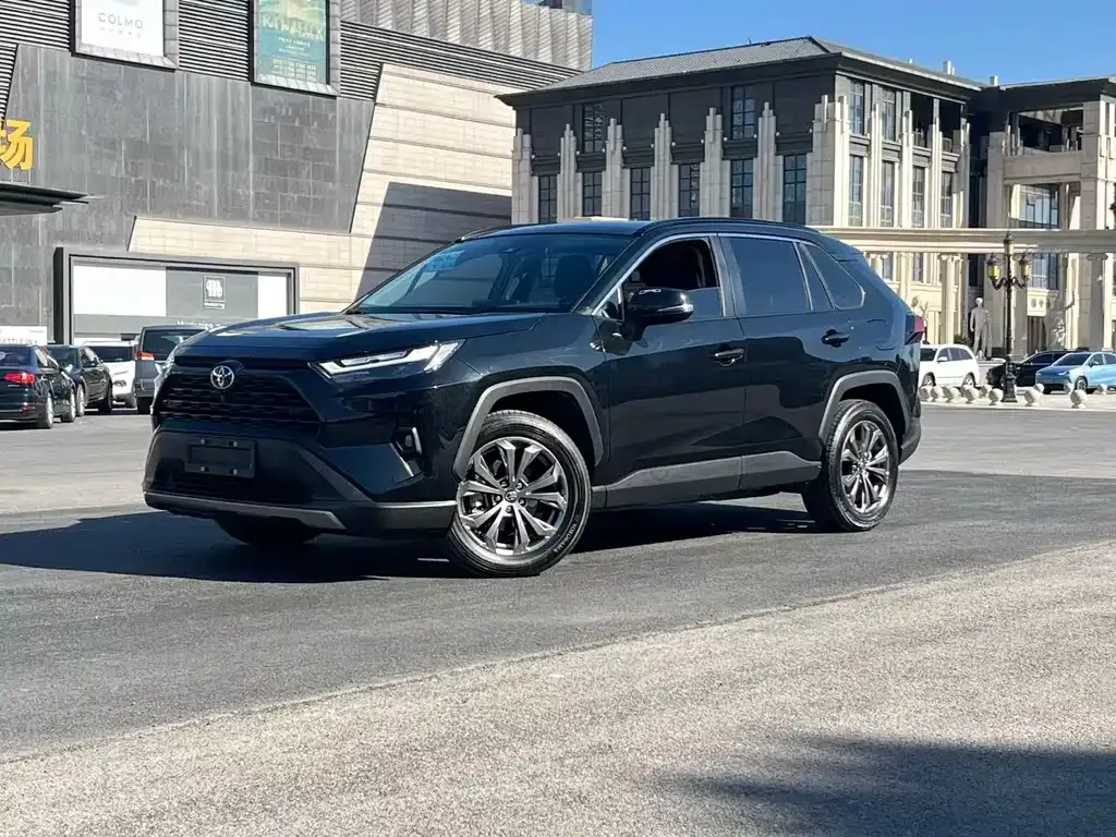 Toyota RAV4 — фото 1