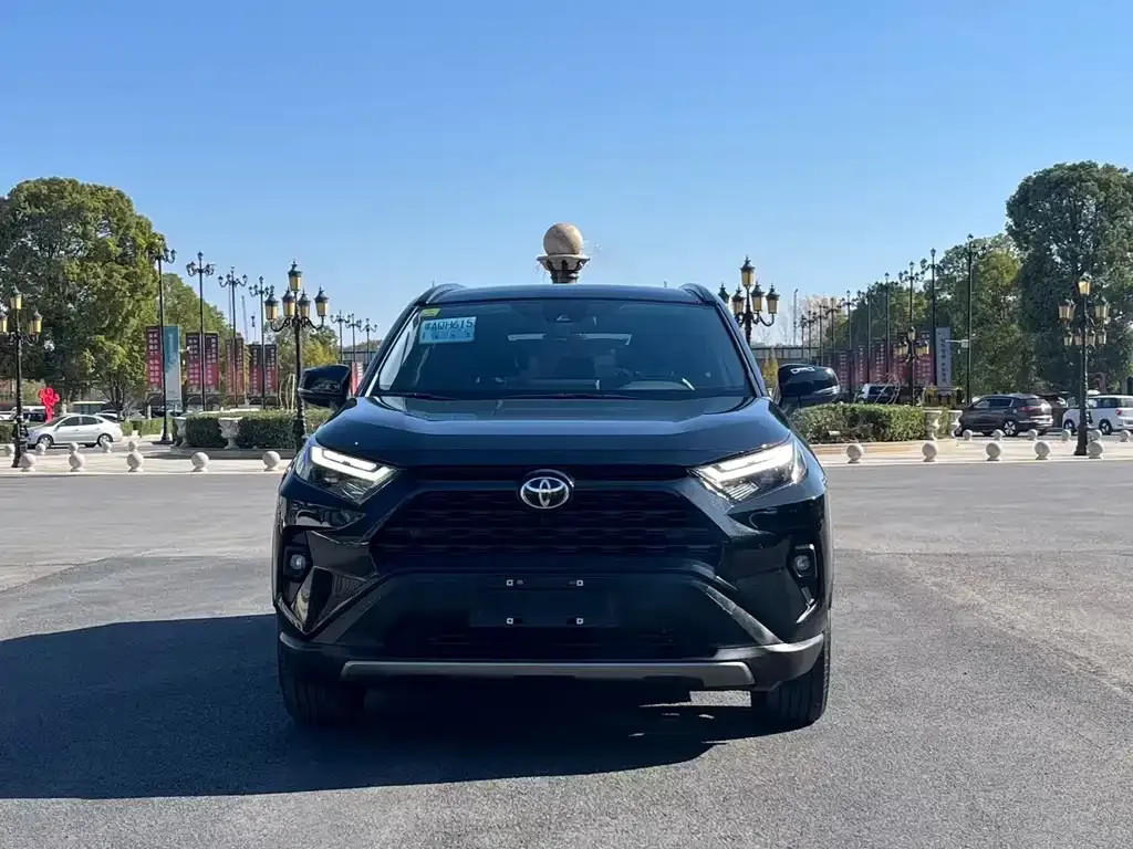 Toyota RAV4 — фото 2