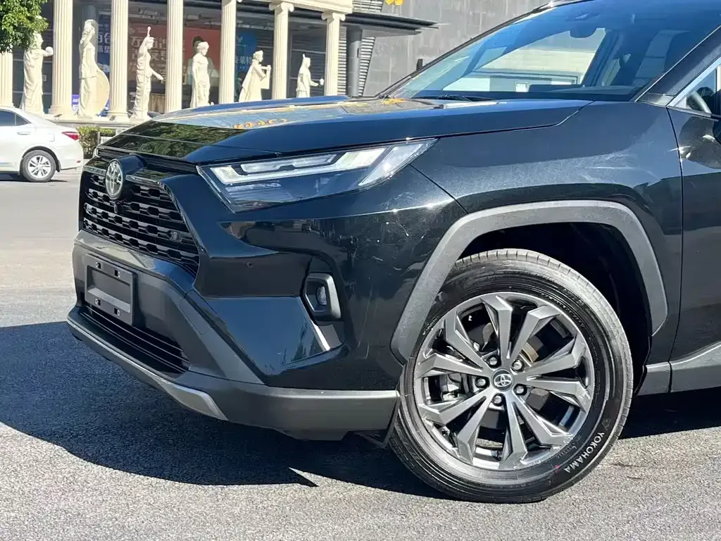 Toyota RAV4 — фото 7