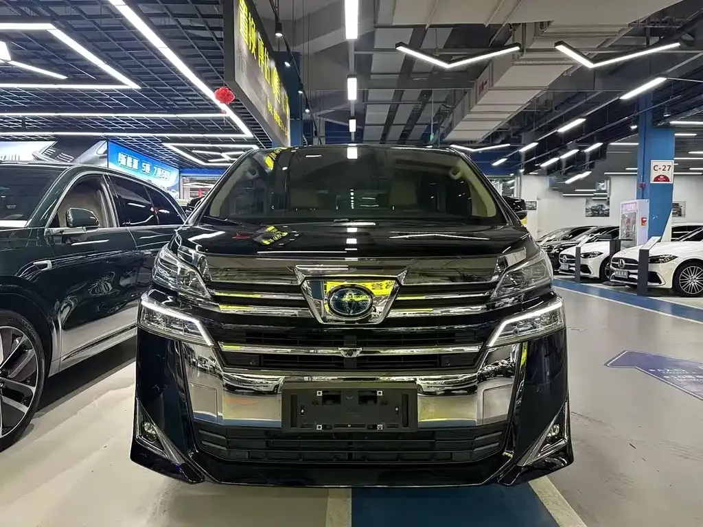 Toyota Vellfire — фото 2
